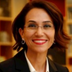 Burcu C. Y. Kameraya gülümsüyor
