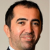 Volkan y. Kameraya gülümsüyor